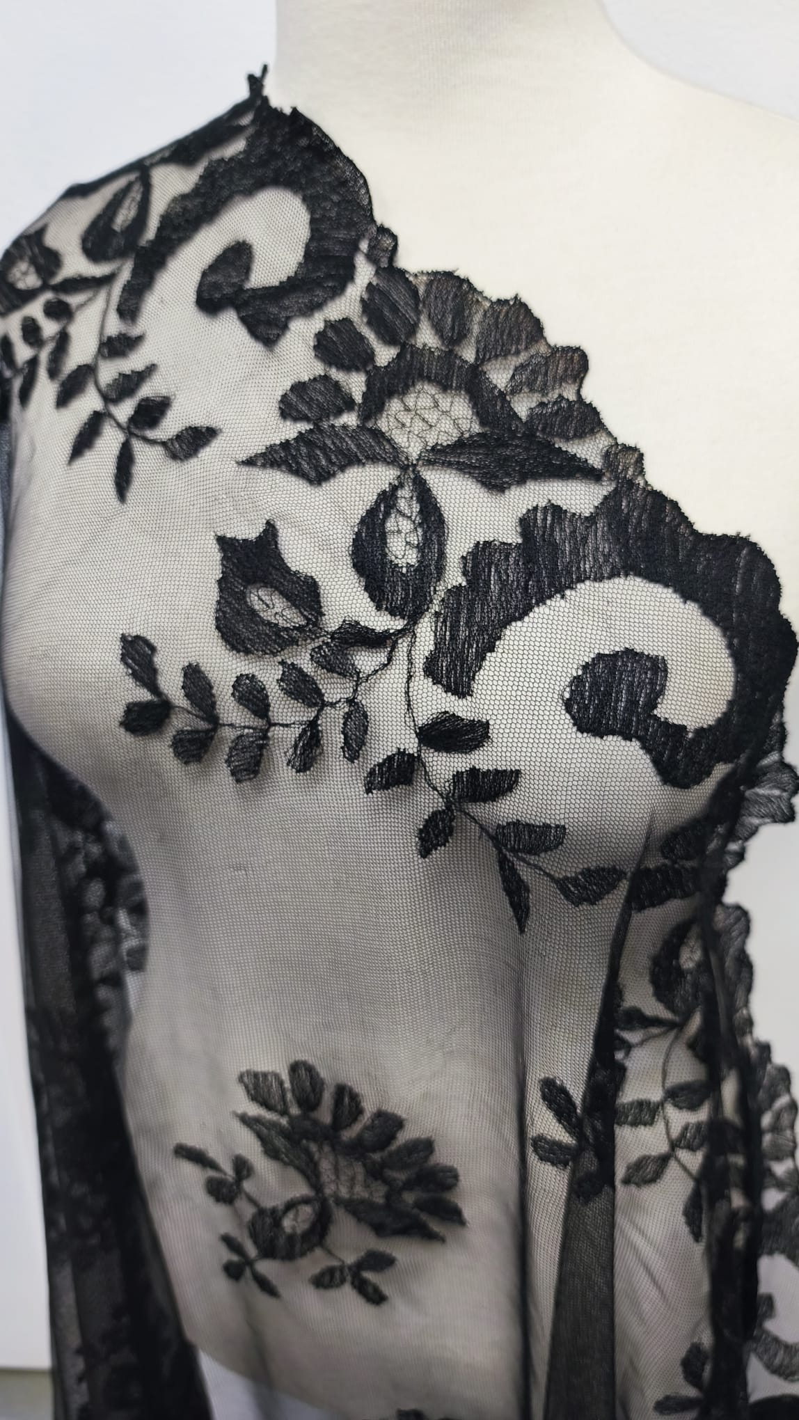 Mantilla Premium Bordada Artesanal 010040 - Imagen 2