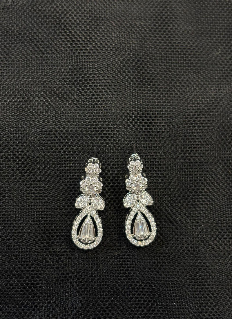 Pendiente pequeño plateado 0135