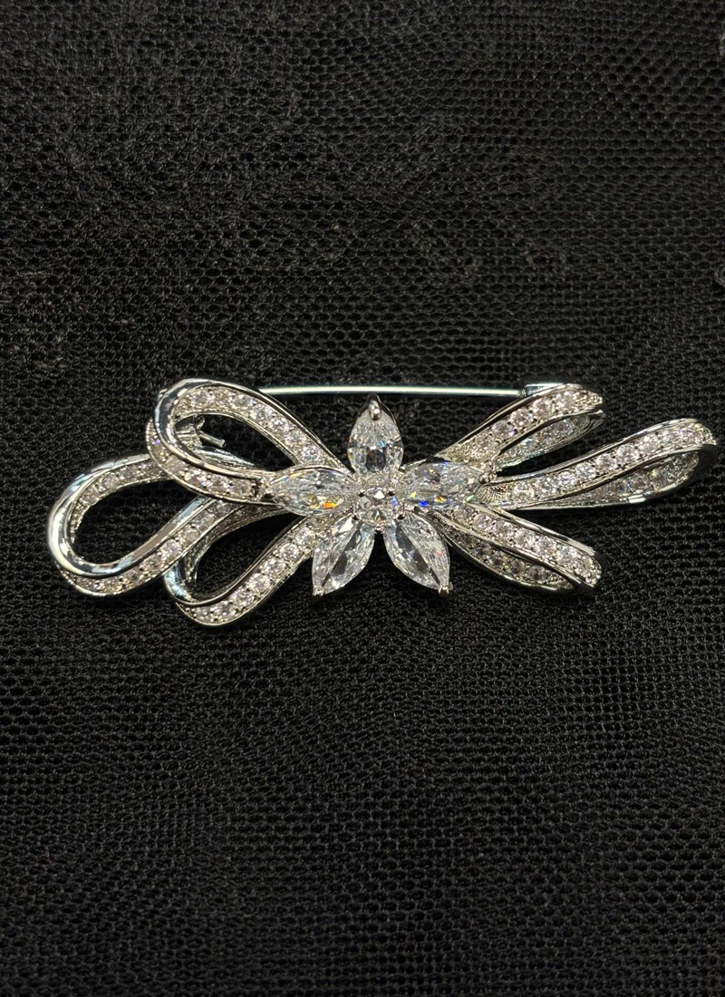 Broche Pequeño Plateado 786