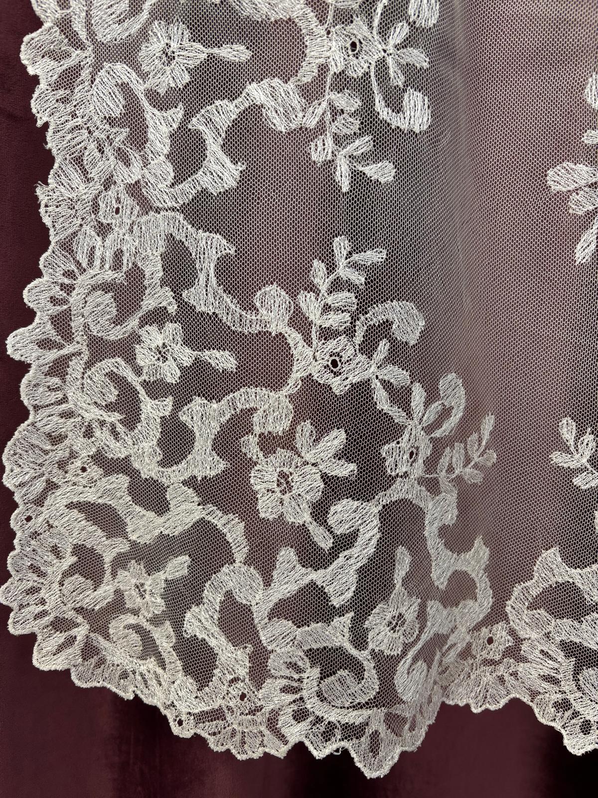 Mantilla Premium Bordada Artesanal. Beige Ref. 0079 (Jaén) - Imagen 3