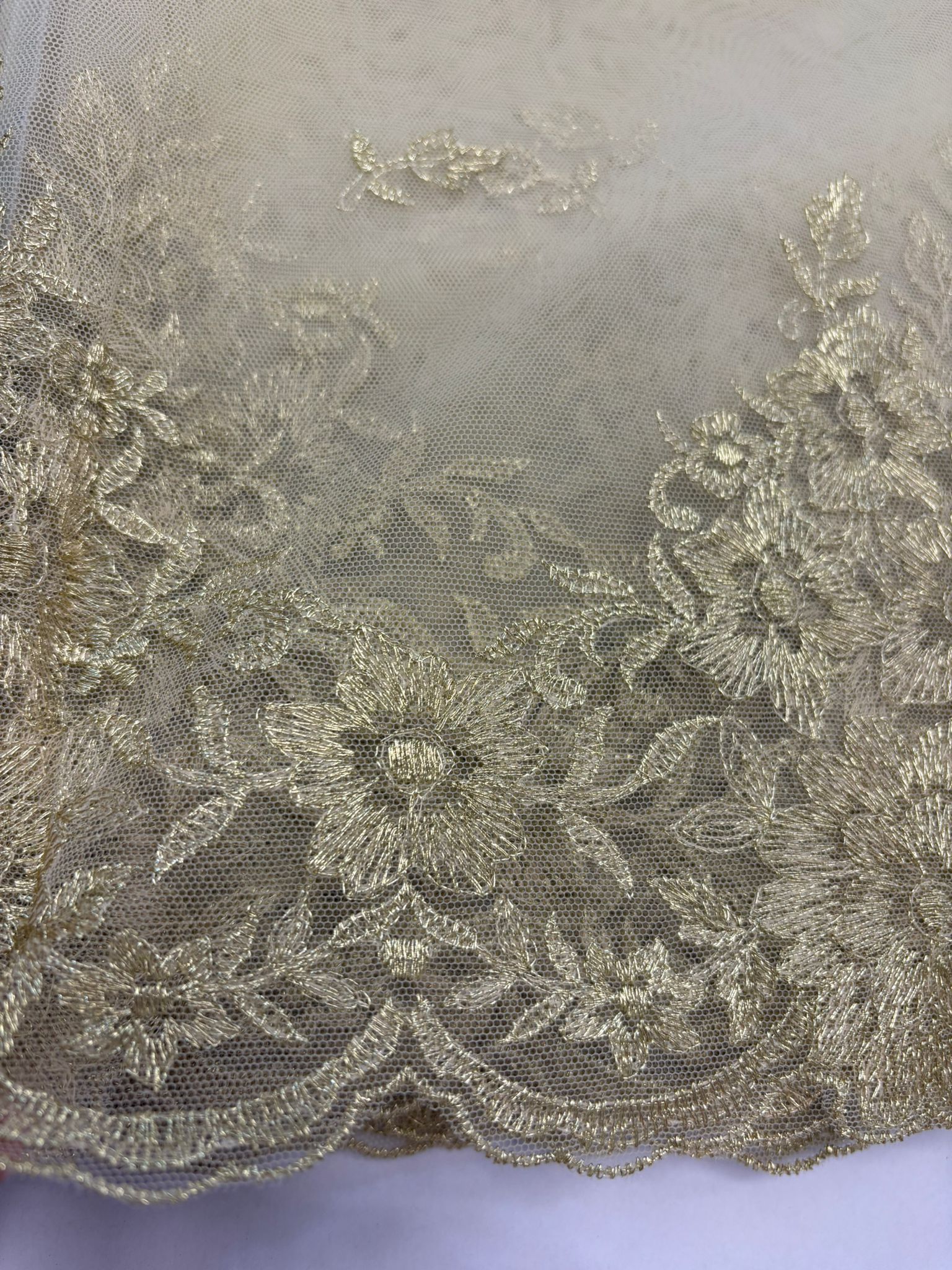 Mantilla Premium Bordada Maquina 0082 Dorada - Imagen 4