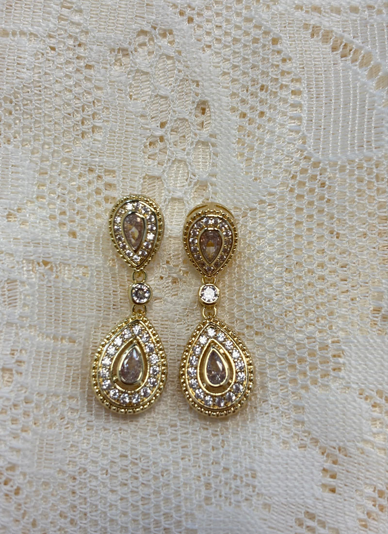 Pendiente dorado pequeño 0523